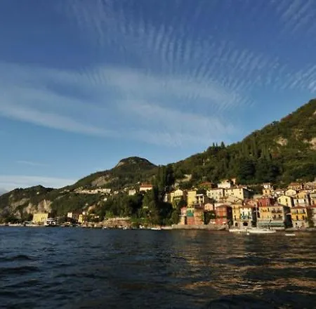 Apartamento Fiumelatte Sleeps 3