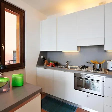 דירה Fiumelatte Sleeps 3 *